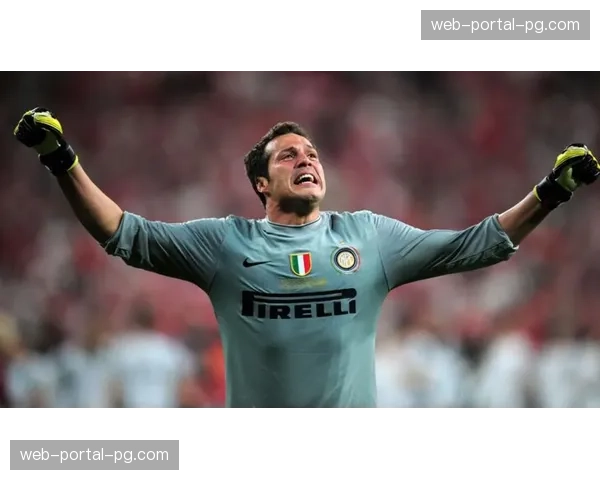 特写：职业生涯最后一舞，汉达诺维奇赛后动情告别梅阿查球场