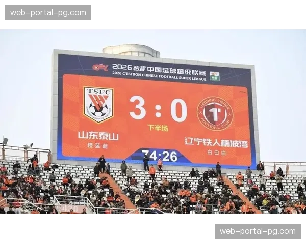 赛前踩场,山东泰山全队加练定位球攻防。 赛前踩场,山东泰山全队加练定位球攻防。